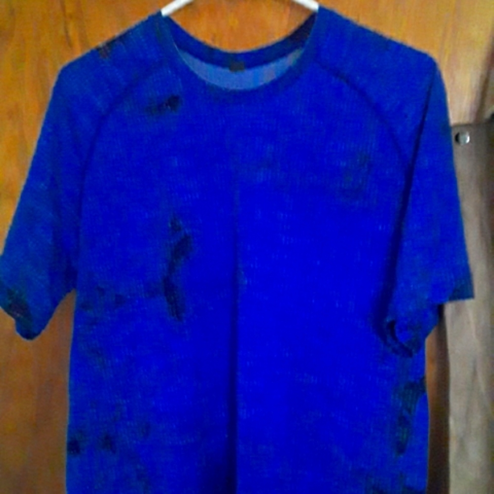 Lululemon. Shirt.